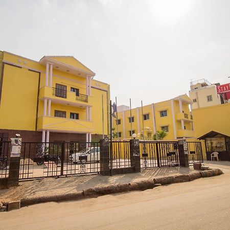 Stayeasy Majestic Bangalore Luaran gambar