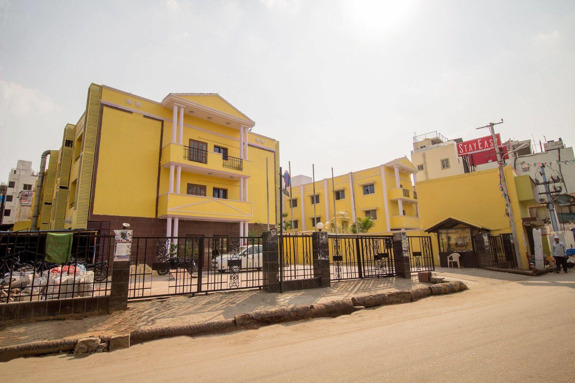 Stayeasy Majestic Bangalore Luaran gambar