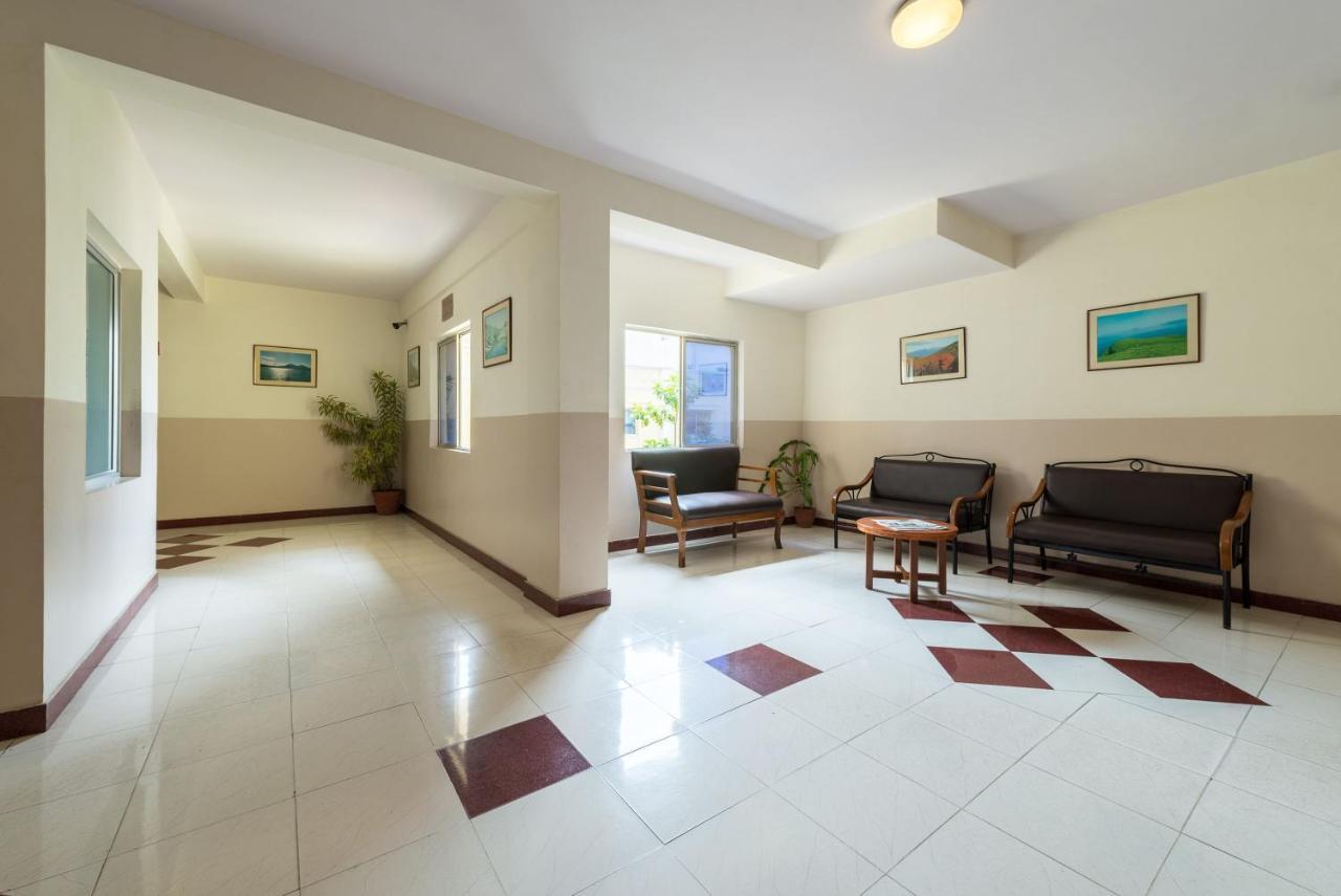 Stayeasy Majestic Bangalore Luaran gambar